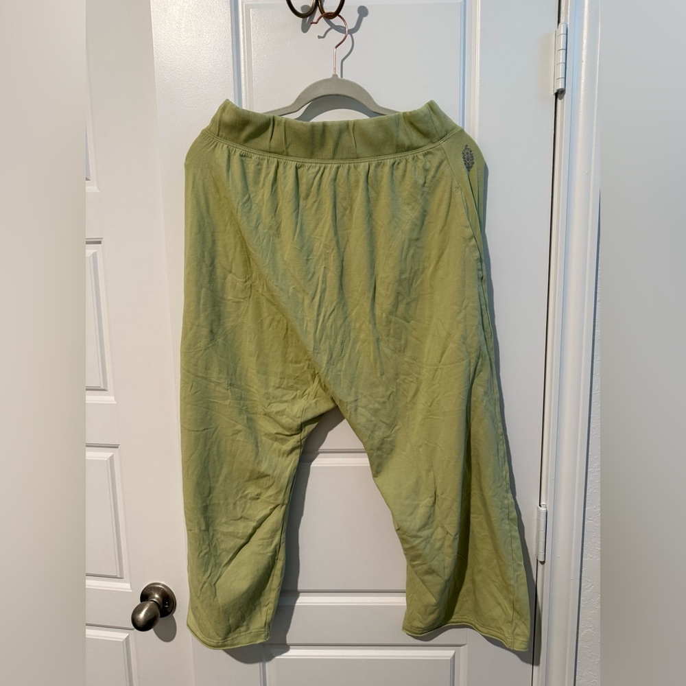 FP Movement by Free People Hot Shot Relaxed Set Green - Picture 3 of 4